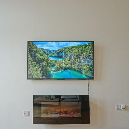 Soak Up The Light At A Soothing, Stylish Apartment In Swansea Marina Exteriör bild
