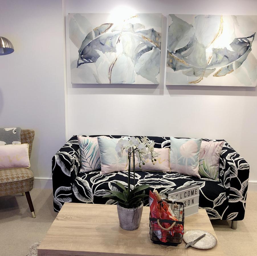 Soak Up The Light At A Soothing, Stylish Apartment In Swansea Marina Exteriör bild