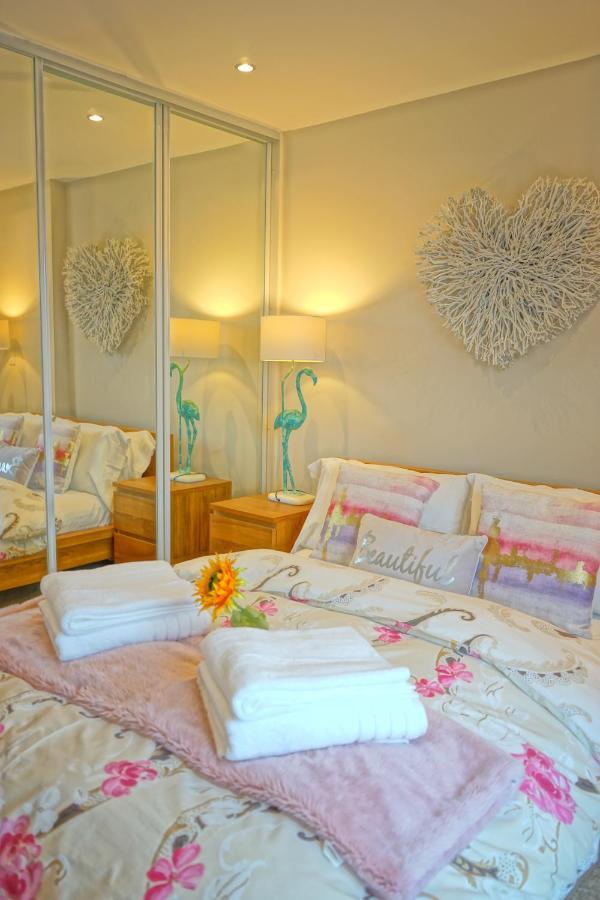 Soak Up The Light At A Soothing, Stylish Apartment In Swansea Marina Exteriör bild