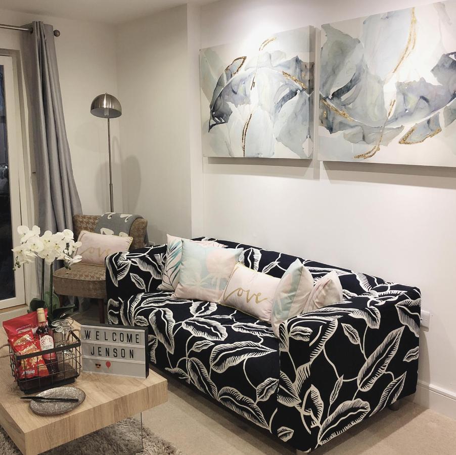 Soak Up The Light At A Soothing, Stylish Apartment In Swansea Marina Exteriör bild