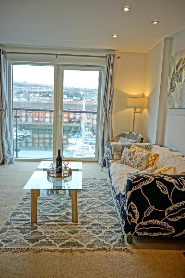 Soak Up The Light At A Soothing, Stylish Apartment In Swansea Marina Exteriör bild