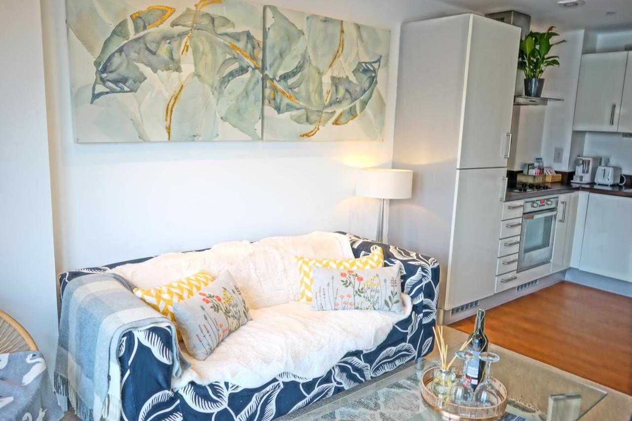 Soak Up The Light At A Soothing, Stylish Apartment In Swansea Marina Exteriör bild