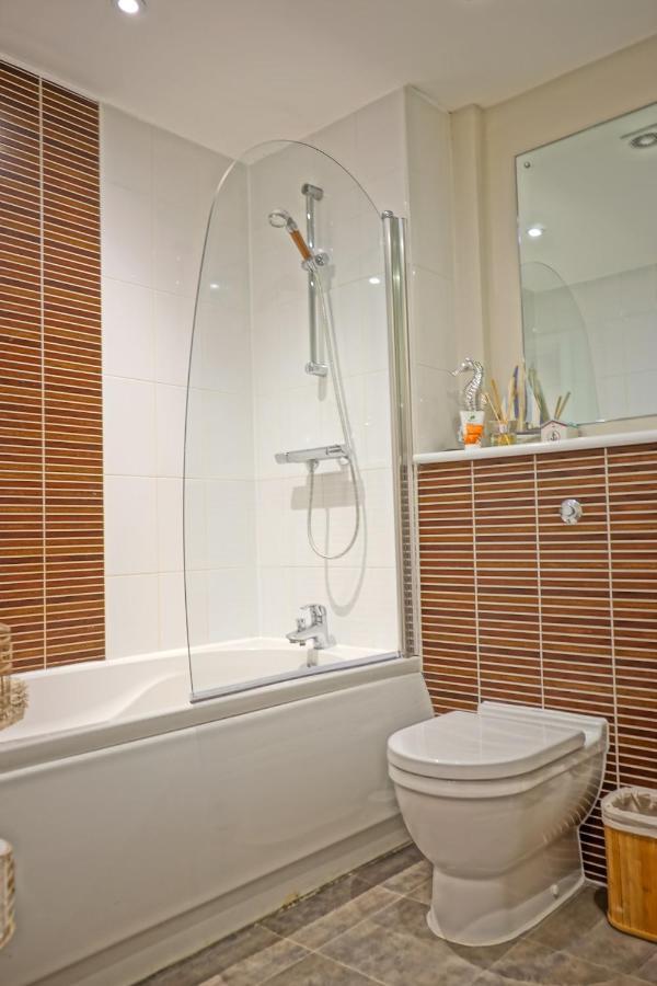 Soak Up The Light At A Soothing, Stylish Apartment In Swansea Marina Exteriör bild