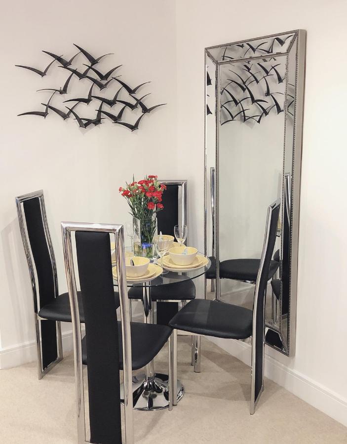 Soak Up The Light At A Soothing, Stylish Apartment In Swansea Marina Exteriör bild