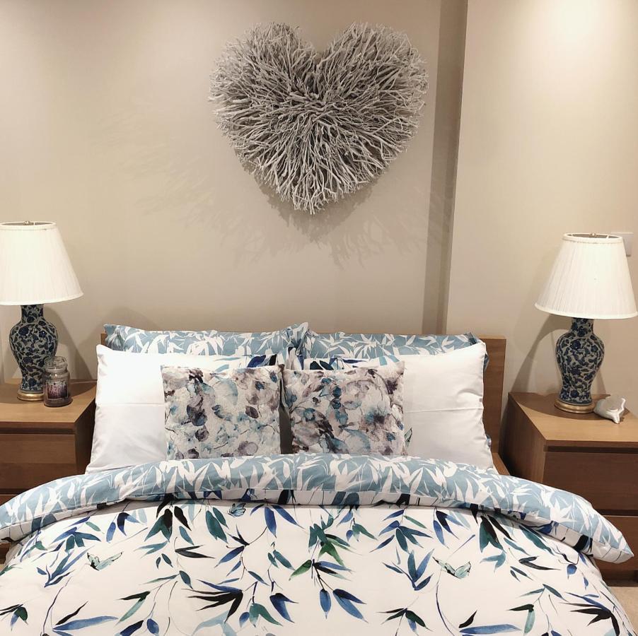 Soak Up The Light At A Soothing, Stylish Apartment In Swansea Marina Exteriör bild