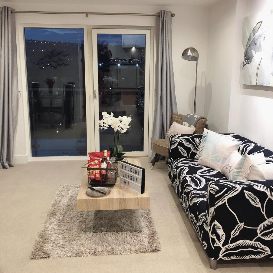 Soak Up The Light At A Soothing, Stylish Apartment In Swansea Marina Exteriör bild