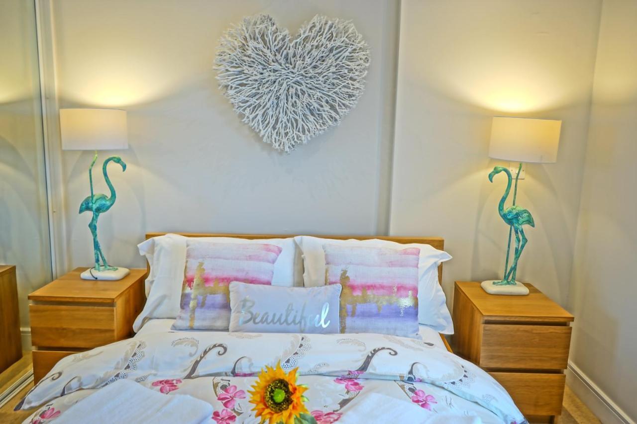 Soak Up The Light At A Soothing, Stylish Apartment In Swansea Marina Exteriör bild