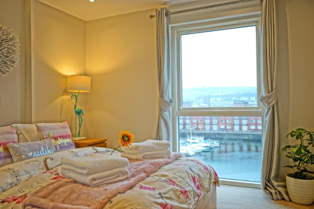 Soak Up The Light At A Soothing, Stylish Apartment In Swansea Marina Exteriör bild