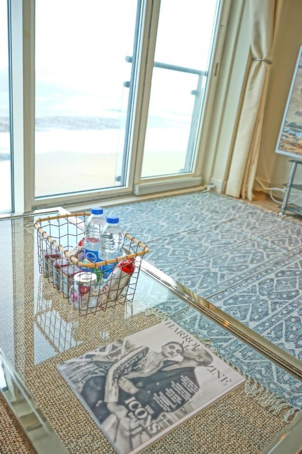 Soak Up The Light At A Soothing, Stylish Apartment In Swansea Marina Rum bild