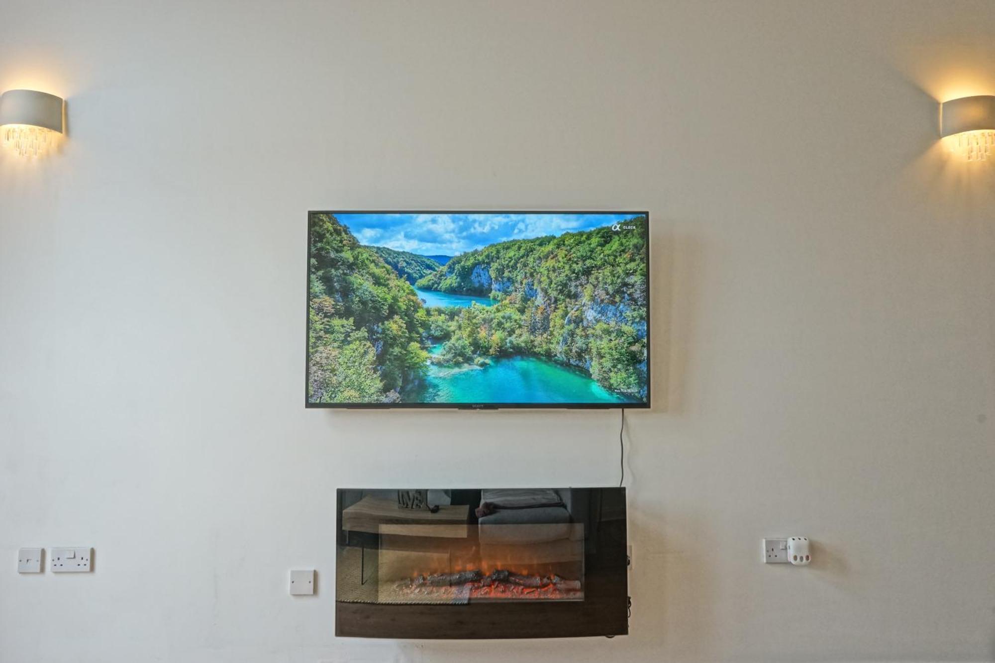 Soak Up The Light At A Soothing, Stylish Apartment In Swansea Marina Exteriör bild