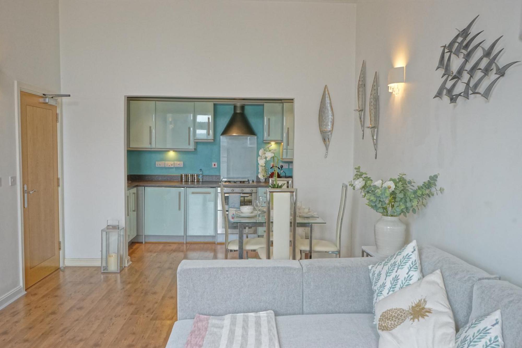 Soak Up The Light At A Soothing, Stylish Apartment In Swansea Marina Exteriör bild