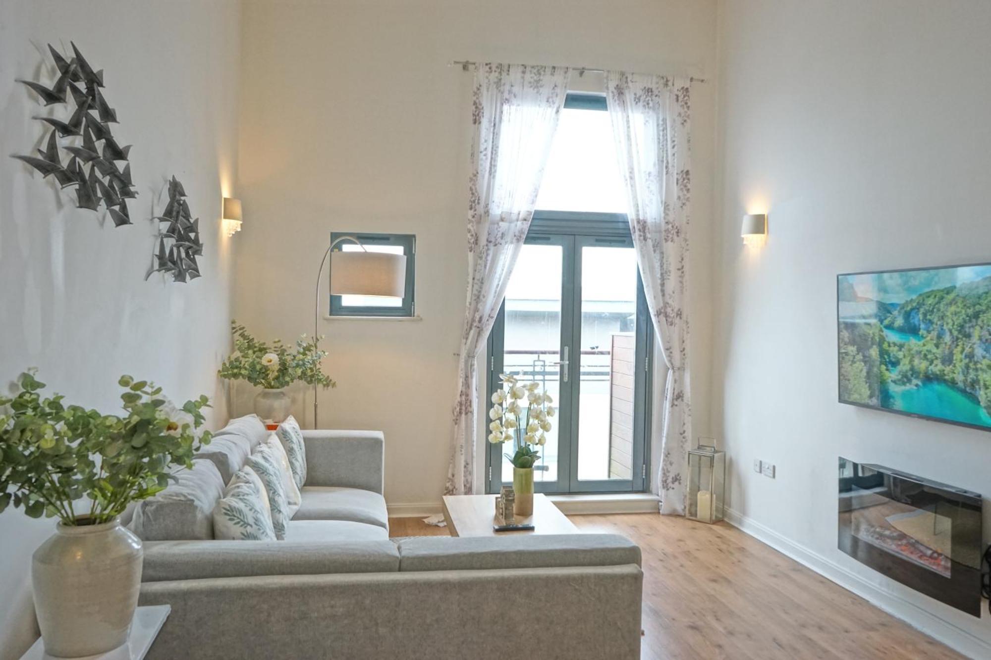 Soak Up The Light At A Soothing, Stylish Apartment In Swansea Marina Exteriör bild